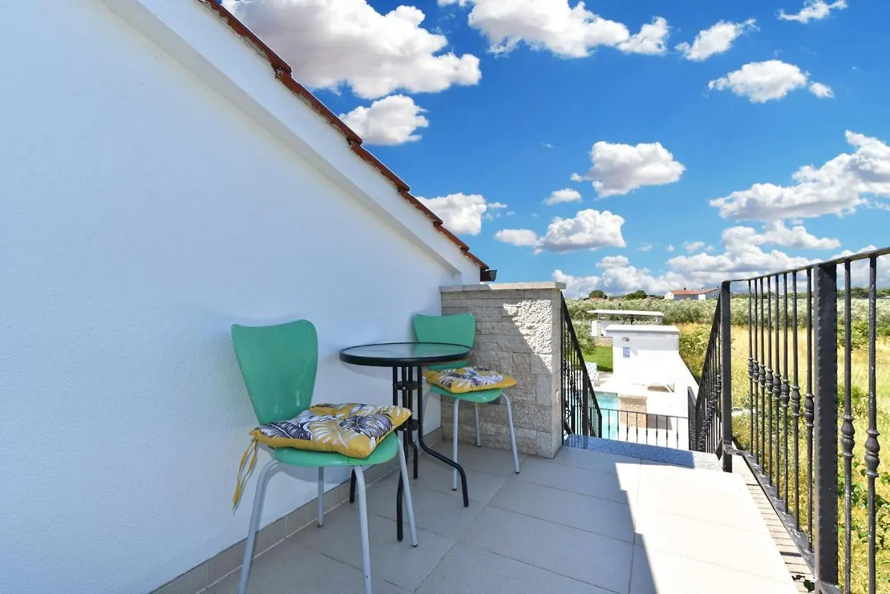 House Zlata 2262 Villa Pomer Holiday home