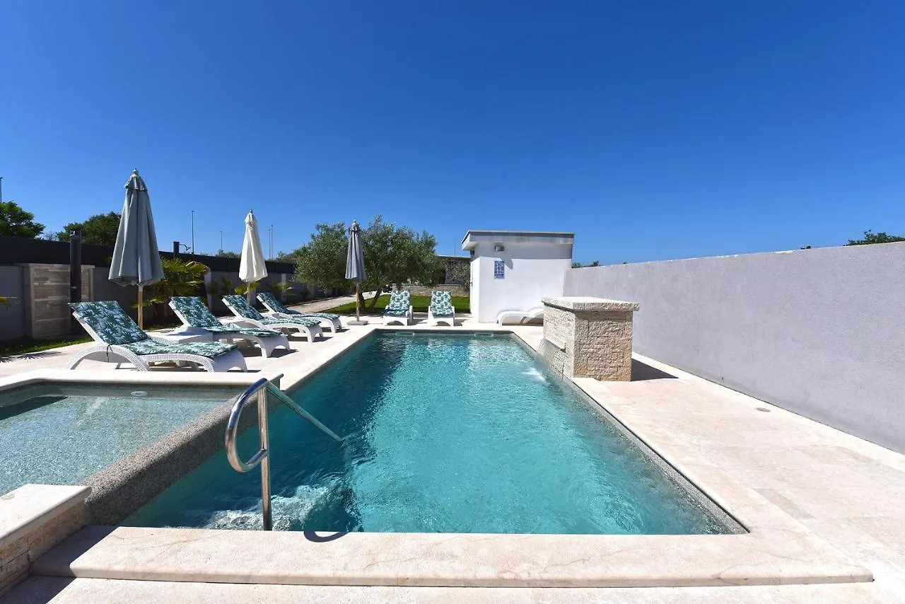 House Zlata 2262 Villa Pomer Holiday home