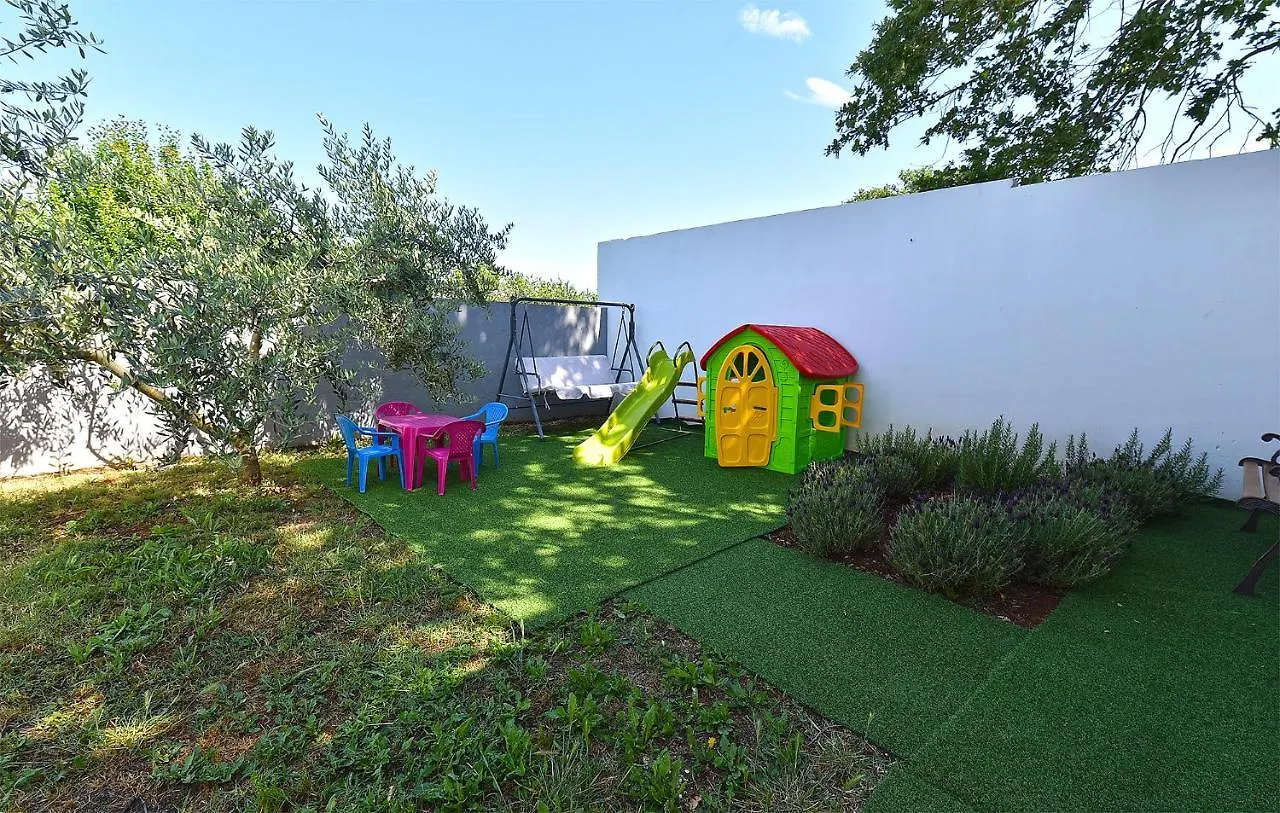 House Zlata 2262 Villa Pomer Holiday home