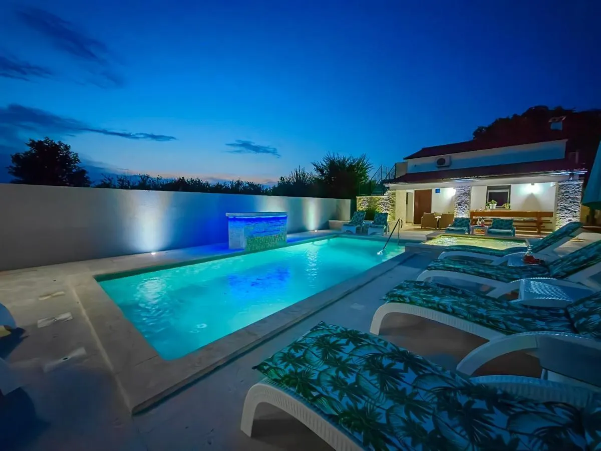 House Zlata 2262 Villa Pomer Holiday home