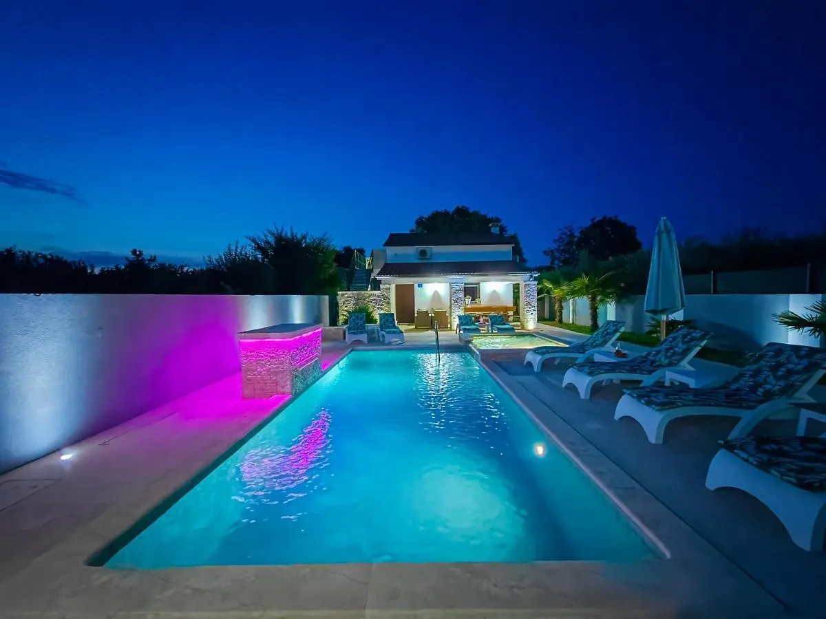 House Zlata 2262 Villa Pomer Holiday home