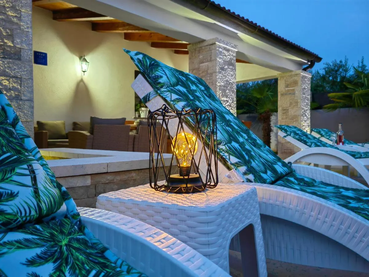 House Zlata 2262 Villa Pomer Holiday home