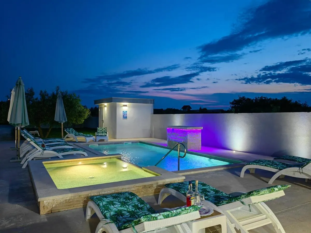 House Zlata 2262 Villa Pomer Holiday home